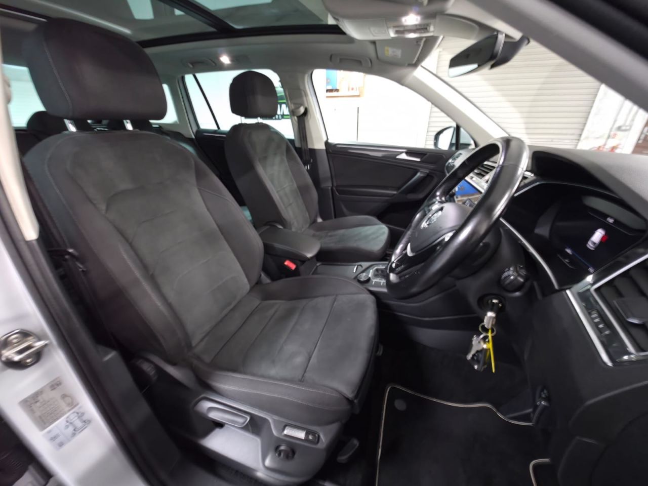 2018 VOLKSWAGEN TIGUAN 2.0 TDI SEL SUV 5dr Diesel DSG 4Motion Euro 6 (s/s) (190 ps) WHITE SILVER- - vehicle photo 20 for sale on PureCar