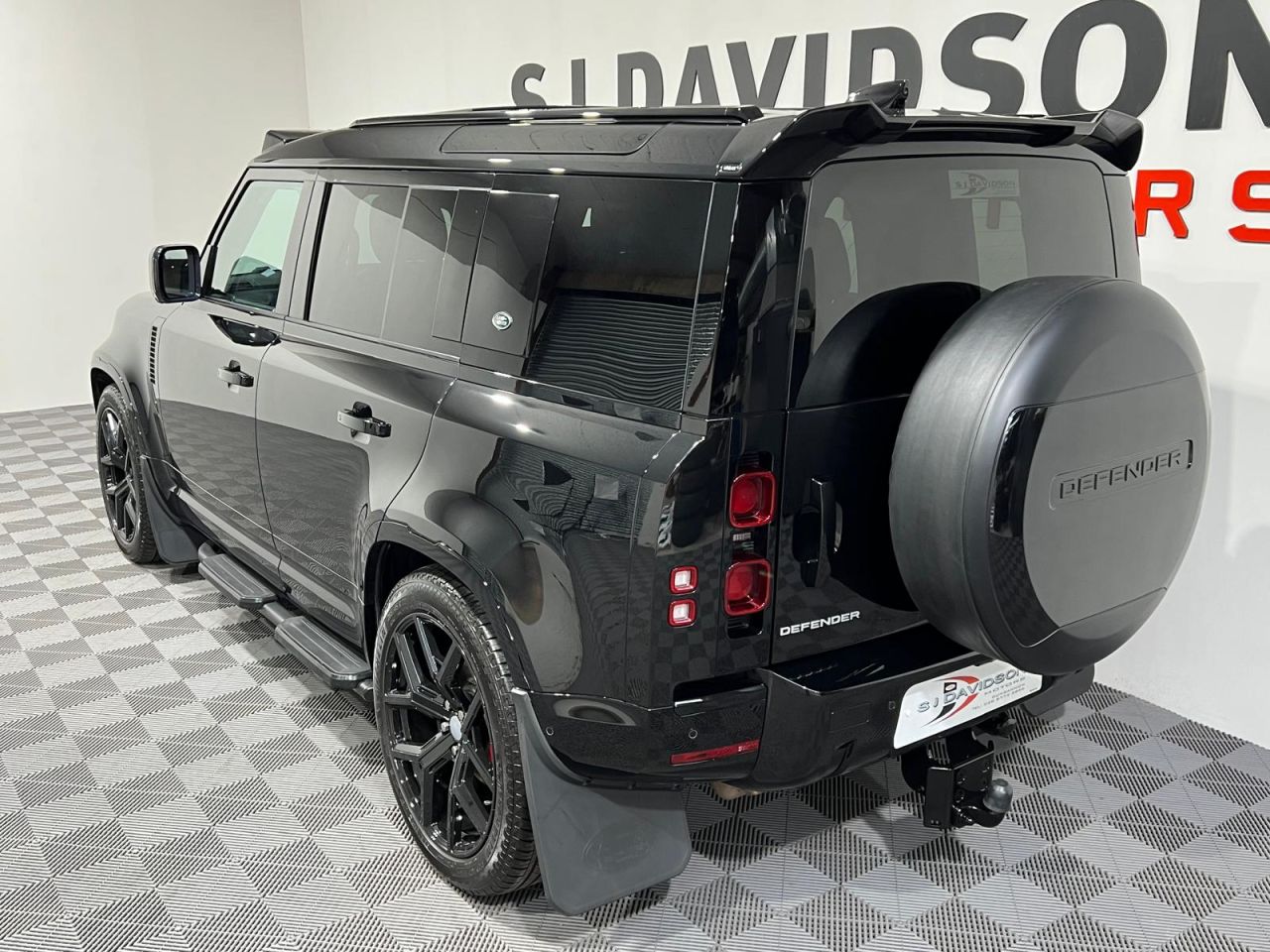2022 LAND ROVER DEFENDER 110 3.0 D250 MHEV XS Edition SUV 5dr Diesel Auto 4WD Euro 6 (s/s) (250 ps) 7-Se - vehicle photo 2 for sale on PureCar