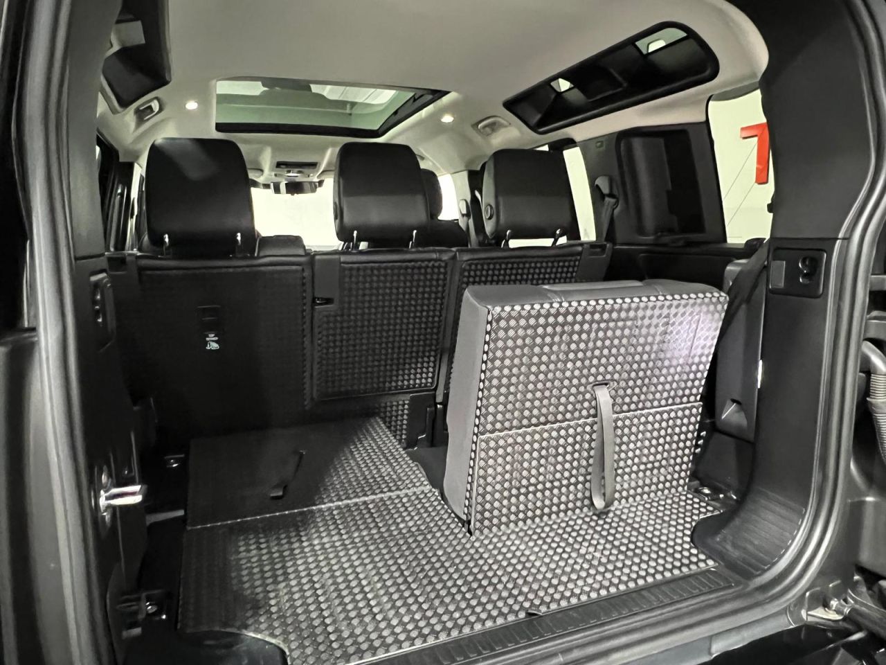 2022 LAND ROVER DEFENDER 110 3.0 D250 MHEV XS Edition SUV 5dr Diesel Auto 4WD Euro 6 (s/s) (250 ps) 7-Se - vehicle photo 15 for sale on PureCar