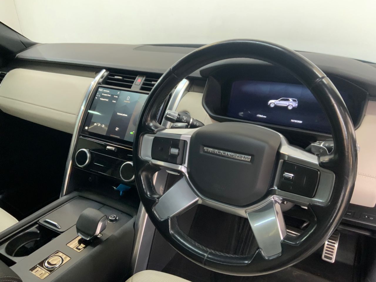 2021 LAND ROVER DISCOVERY 3.0 D250 MHEV R-Dynamic SE SUV 5dr Diesel Auto 4WD Euro 6 (s/s) (250 ps) - vehicle photo 14 for sale on PureCar