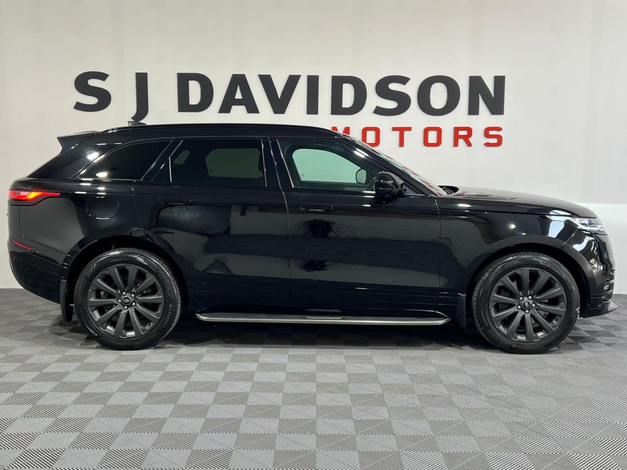 2022 LAND ROVER RANGE ROVER VELAR 2.0 D200 MHEV Edition SUV 5dr Diesel Auto 4WD Euro 6 (s/s) (204 ps) - vehicle photo 2 for sale on PureCar