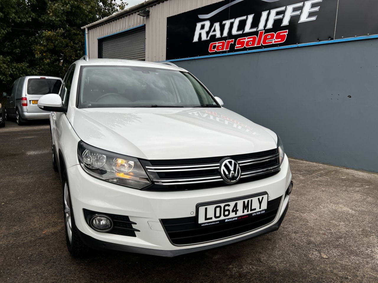 2014 VOLKSWAGEN TIGUAN 2.0 TDI BlueMotion Tech Match SUV 5dr Diesel DSG 4WD Euro 5 (s/s) (140 ps) - vehicle photo 2 for sale on PureCar