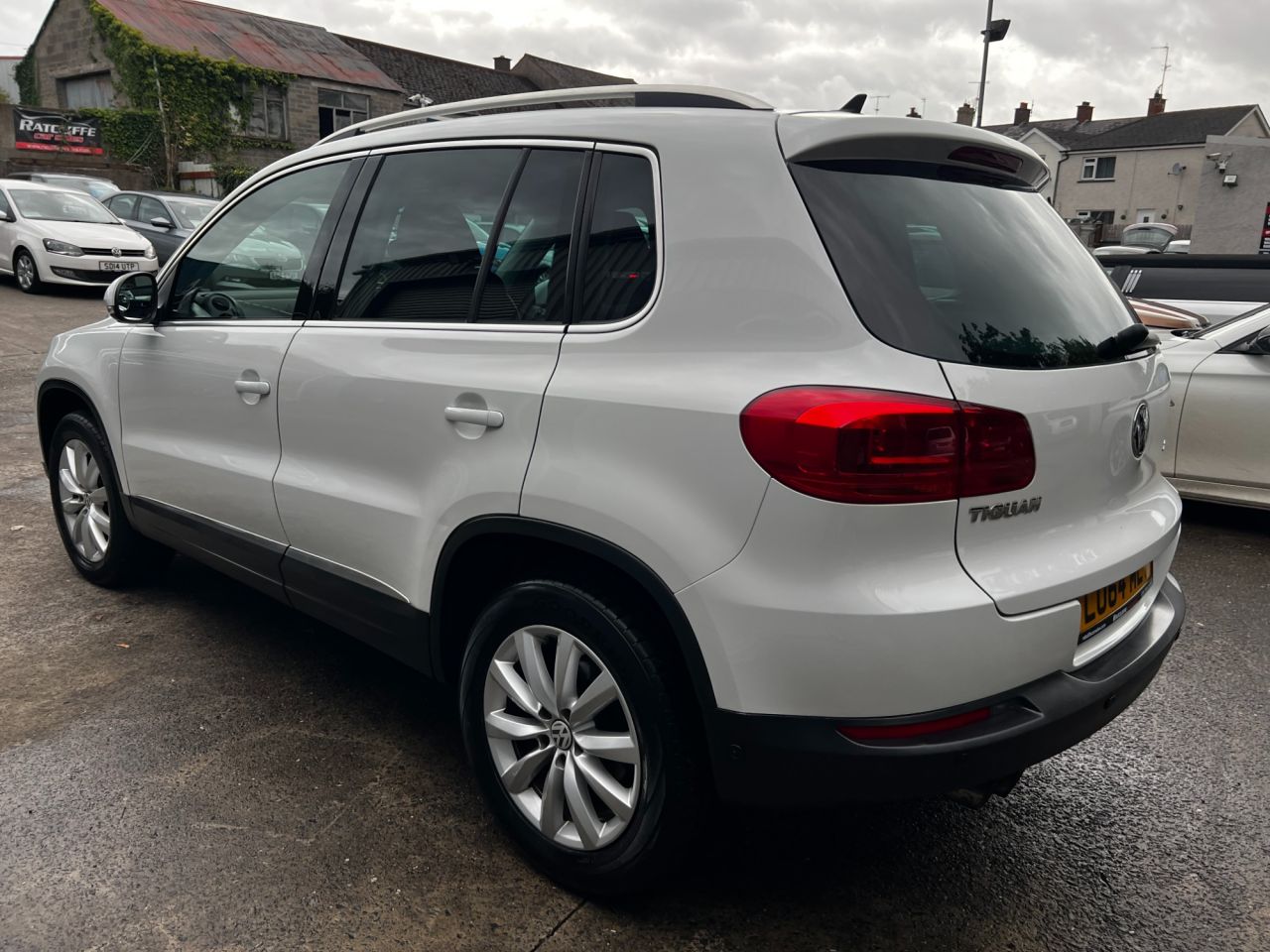 2014 VOLKSWAGEN TIGUAN 2.0 TDI BlueMotion Tech Match SUV 5dr Diesel DSG 4WD Euro 5 (s/s) (140 ps) - vehicle photo 4 for sale on PureCar