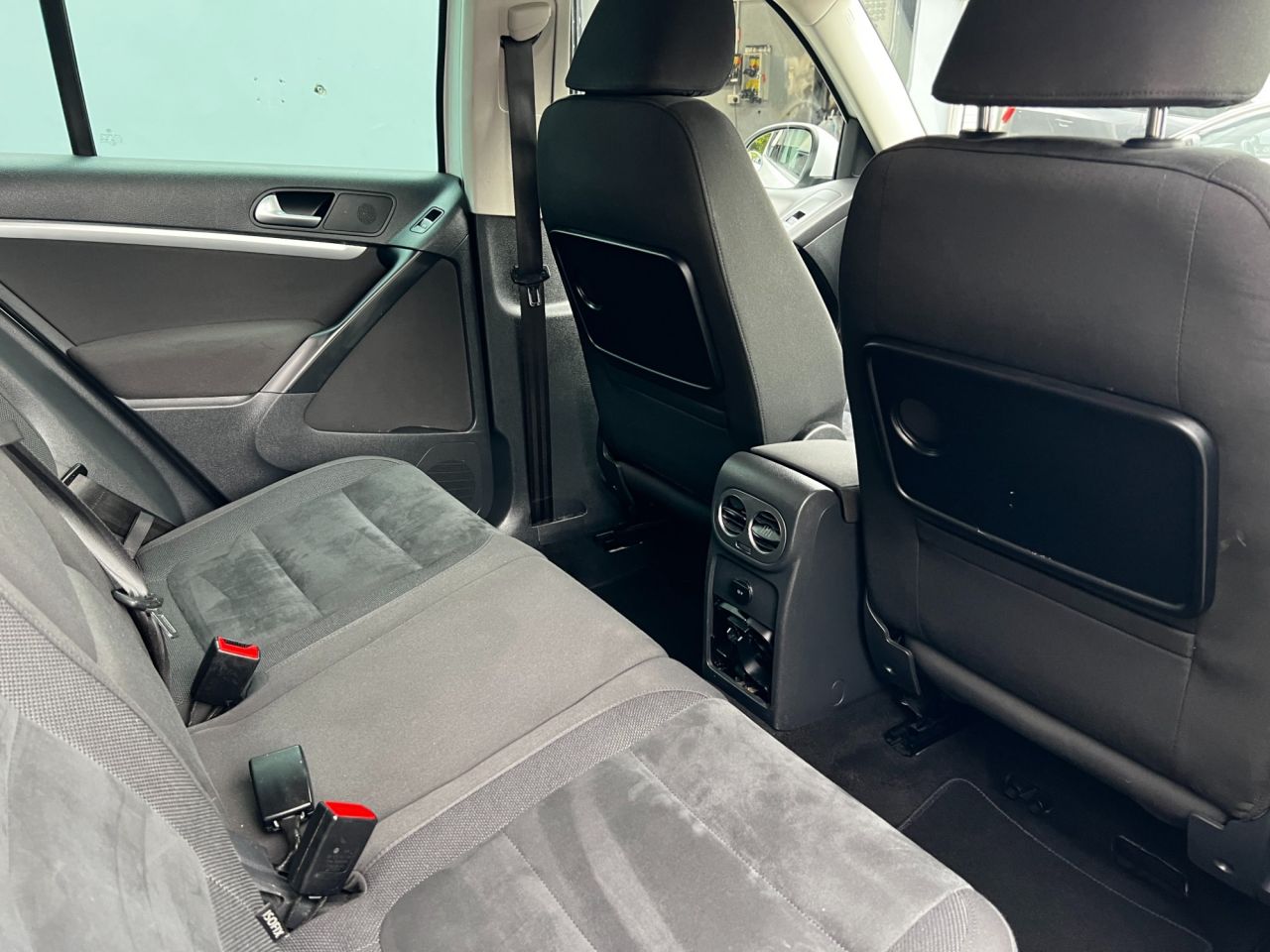 2014 VOLKSWAGEN TIGUAN 2.0 TDI BlueMotion Tech Match SUV 5dr Diesel DSG 4WD Euro 5 (s/s) (140 ps) - vehicle photo 16 for sale on PureCar