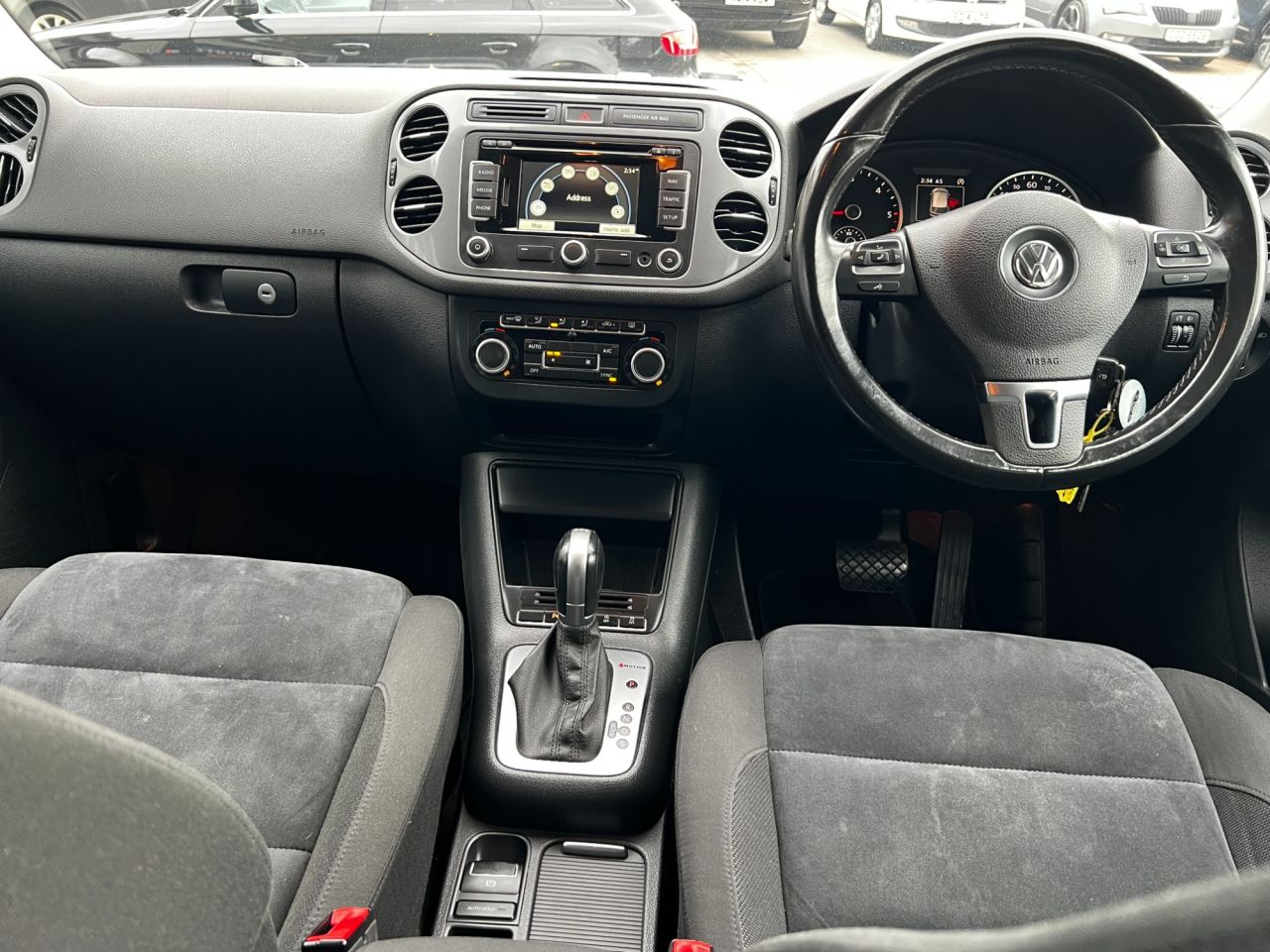 2014 VOLKSWAGEN TIGUAN 2.0 TDI BlueMotion Tech Match SUV 5dr Diesel DSG 4WD Euro 5 (s/s) (140 ps) - vehicle photo 18 for sale on PureCar
