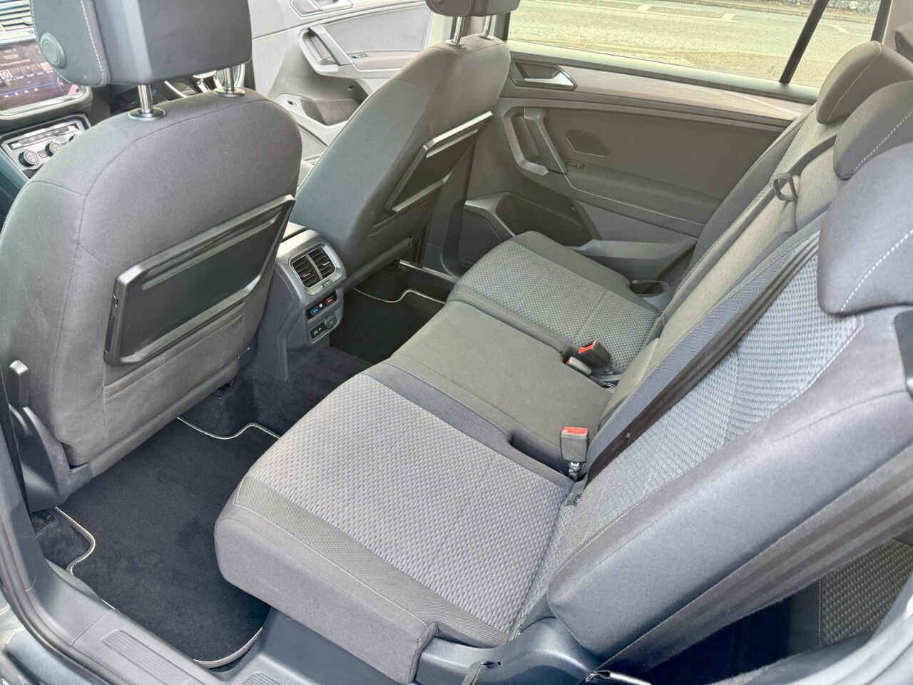 2018 VOLKSWAGEN TIGUAN ALLSPACE 2.0 TDI SE Nav SUV 5dr Diesel DSG 4Motion Euro 6 (s/s) (190 ps) - vehicle photo 11 for sale on PureCar
