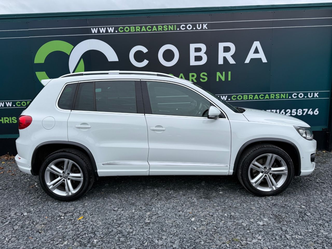 2015 VOLKSWAGEN TIGUAN 2.0 TDI BlueMotion Tech R-Line SUV 5dr Diesel DSG 4WD Euro 6 (s/s) (184 ps) - vehicle photo 4 for sale on PureCar