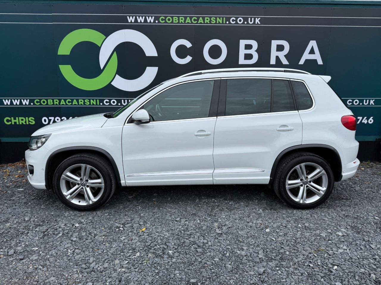 2015 VOLKSWAGEN TIGUAN 2.0 TDI BlueMotion Tech R-Line SUV 5dr Diesel DSG 4WD Euro 6 (s/s) (184 ps) - vehicle photo 5 for sale on PureCar
