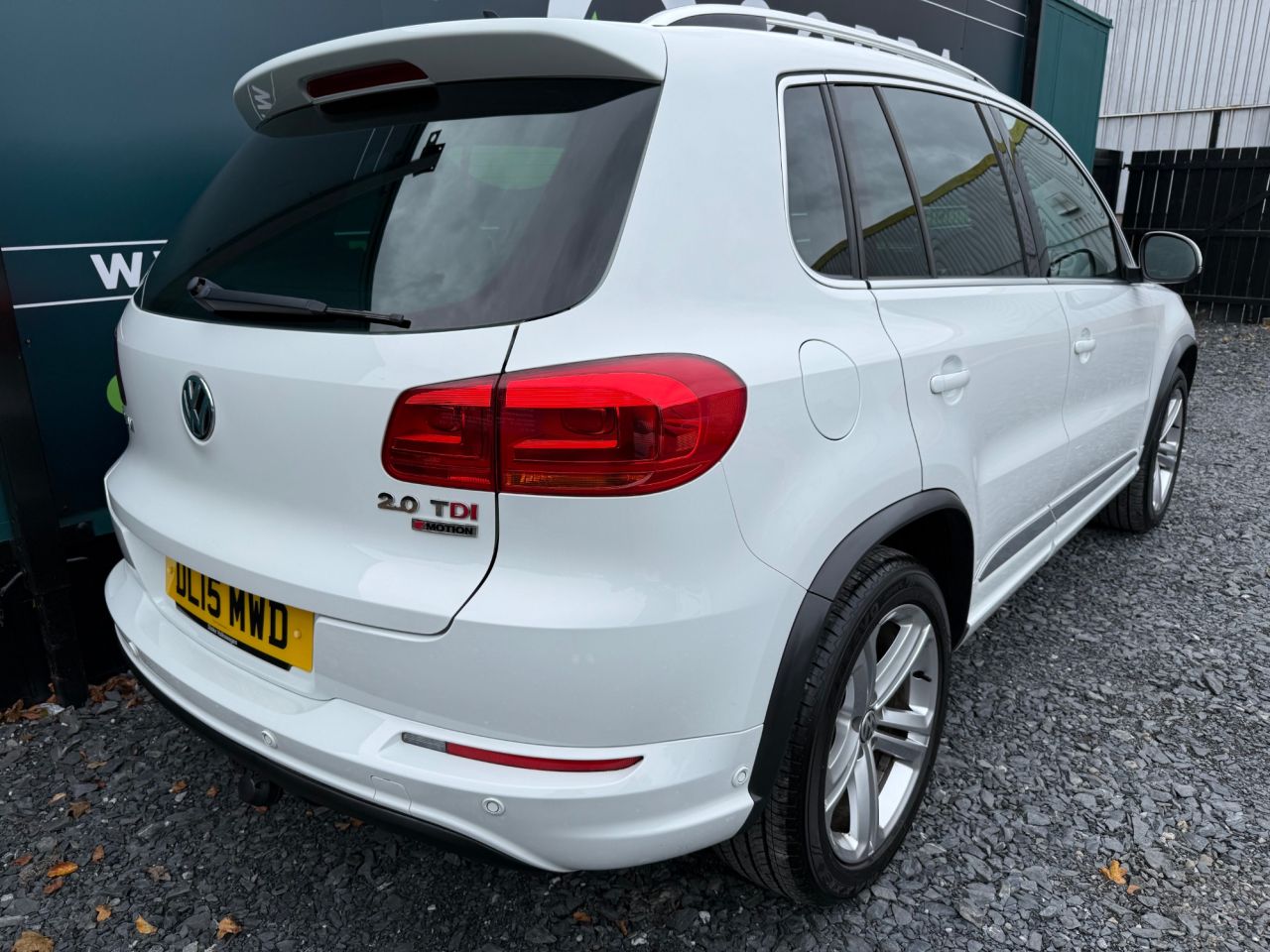 2015 VOLKSWAGEN TIGUAN 2.0 TDI BlueMotion Tech R-Line SUV 5dr Diesel DSG 4WD Euro 6 (s/s) (184 ps) - vehicle photo 9 for sale on PureCar