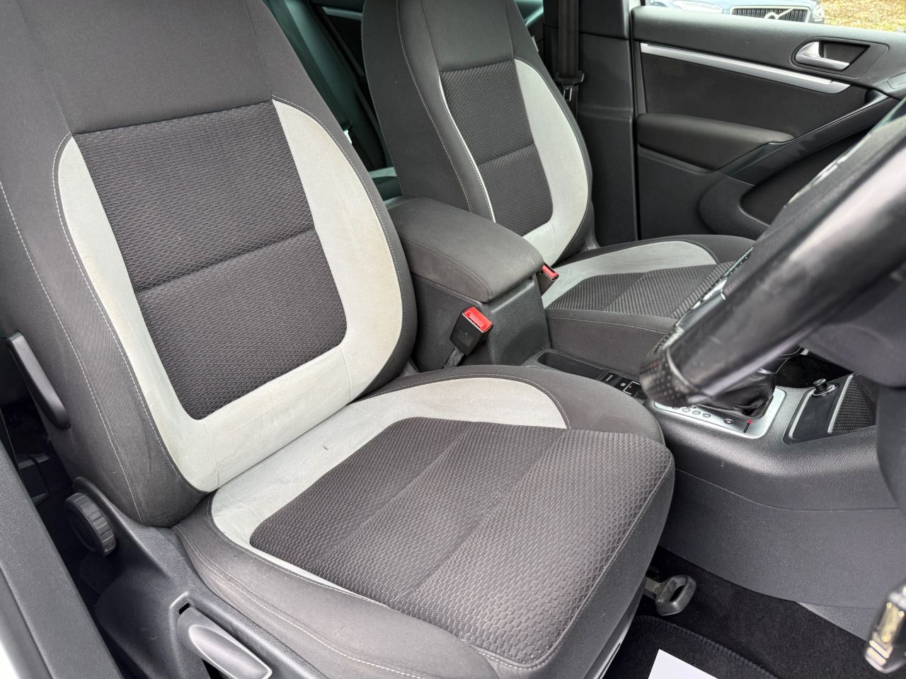 2015 VOLKSWAGEN TIGUAN 2.0 TDI BlueMotion Tech R-Line SUV 5dr Diesel DSG 4WD Euro 6 (s/s) (184 ps) - vehicle photo 11 for sale on PureCar