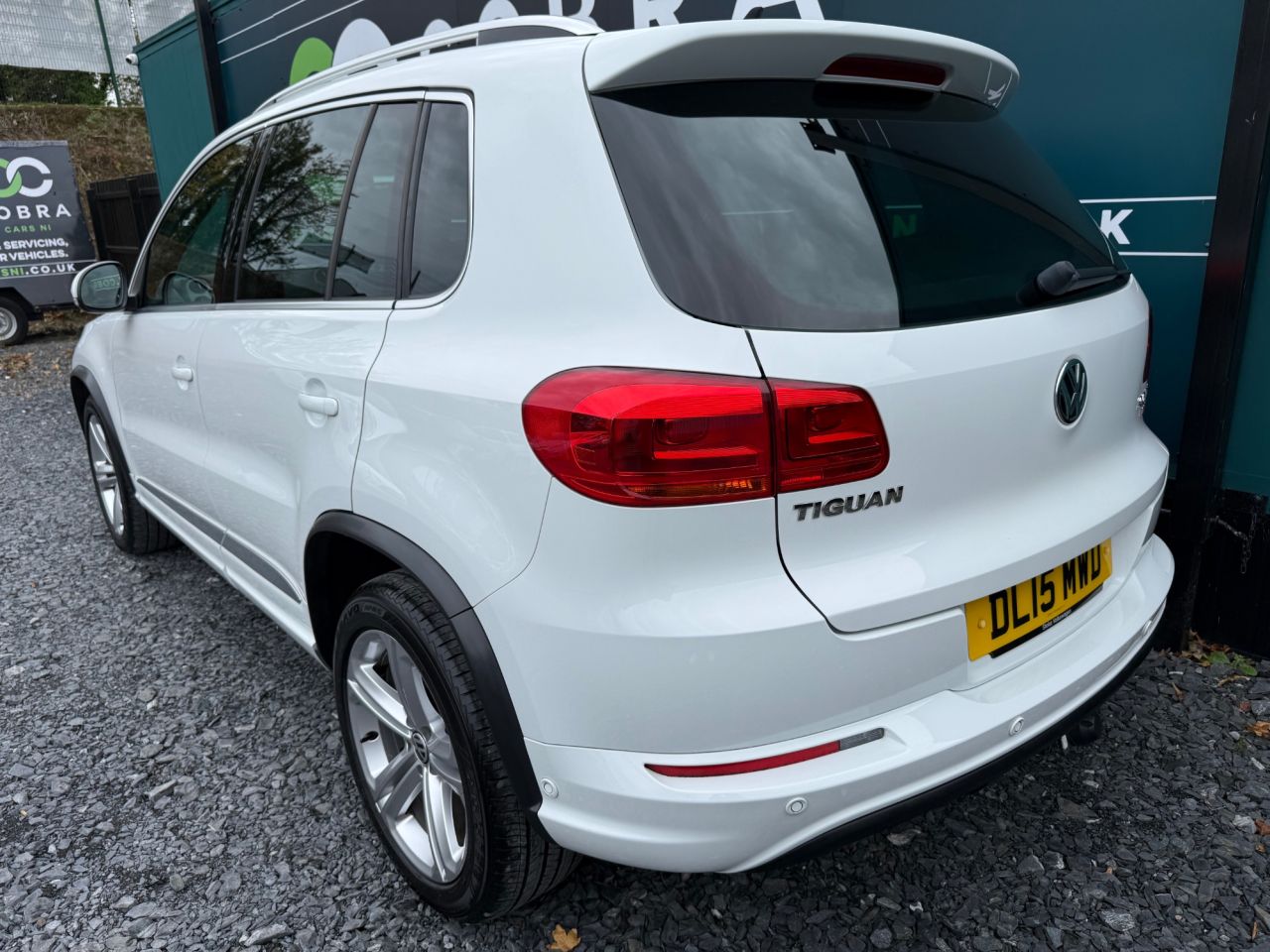 2015 VOLKSWAGEN TIGUAN 2.0 TDI BlueMotion Tech R-Line SUV 5dr Diesel DSG 4WD Euro 6 (s/s) (184 ps) - vehicle photo 14 for sale on PureCar