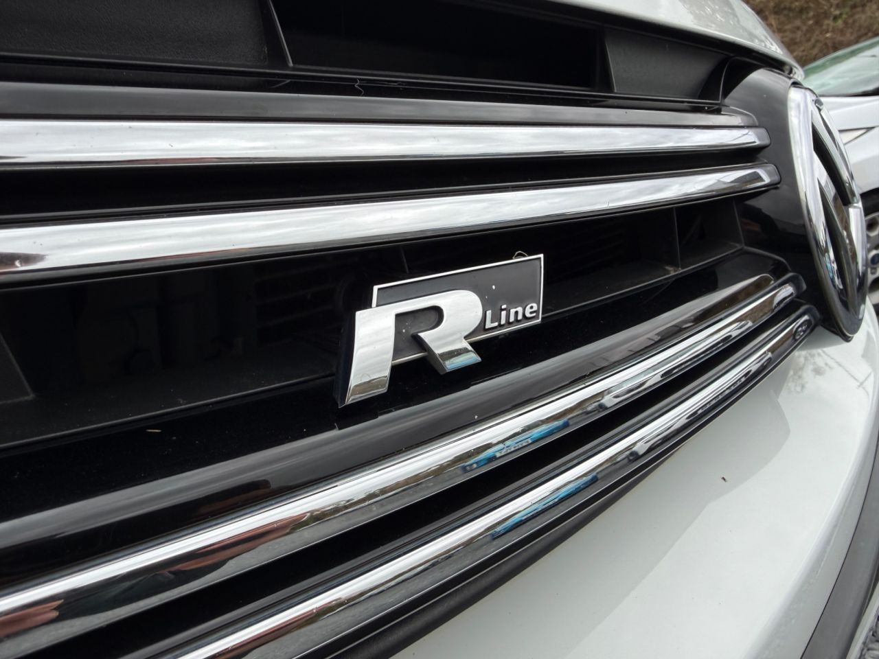 2015 VOLKSWAGEN TIGUAN 2.0 TDI BlueMotion Tech R-Line SUV 5dr Diesel DSG 4WD Euro 6 (s/s) (184 ps) - vehicle photo 21 for sale on PureCar