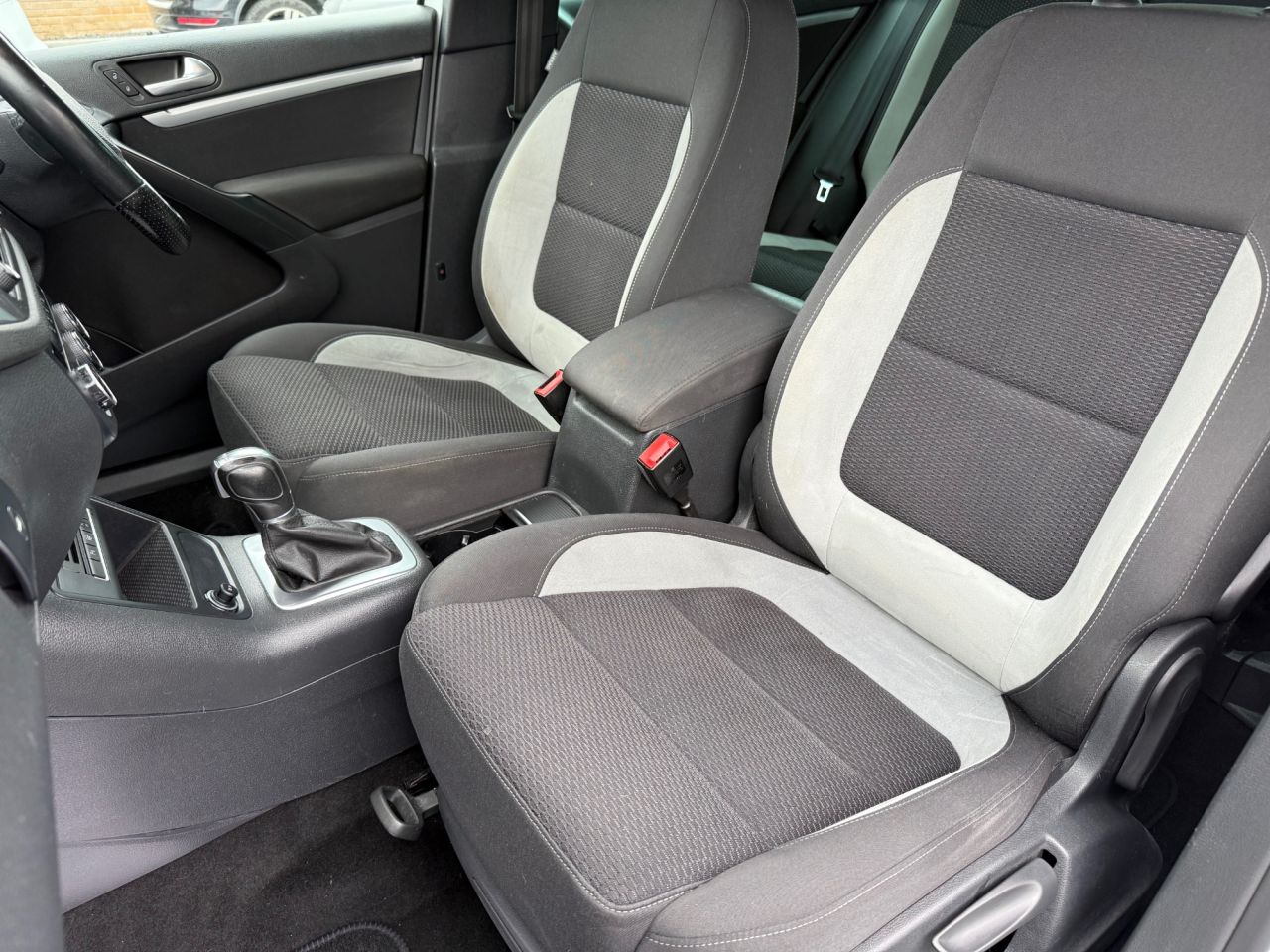 2015 VOLKSWAGEN TIGUAN 2.0 TDI BlueMotion Tech R-Line SUV 5dr Diesel DSG 4WD Euro 6 (s/s) (184 ps) - vehicle photo 22 for sale on PureCar