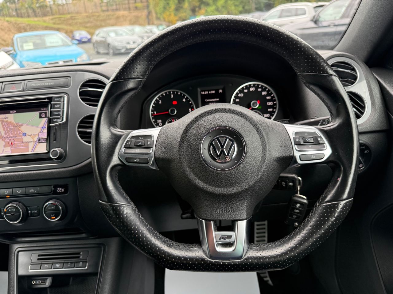 2015 VOLKSWAGEN TIGUAN 2.0 TDI BlueMotion Tech R-Line SUV 5dr Diesel DSG 4WD Euro 6 (s/s) (184 ps) - vehicle photo 27 for sale on PureCar