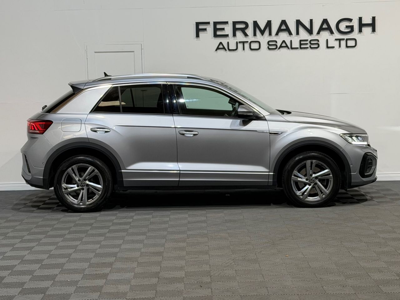 2024 VOLKSWAGEN T-ROC 2.0 TDI R-Line SUV 5dr Diesel DSG Euro 6 (s/s) (150 ps) - vehicle photo 2 for sale on PureCar