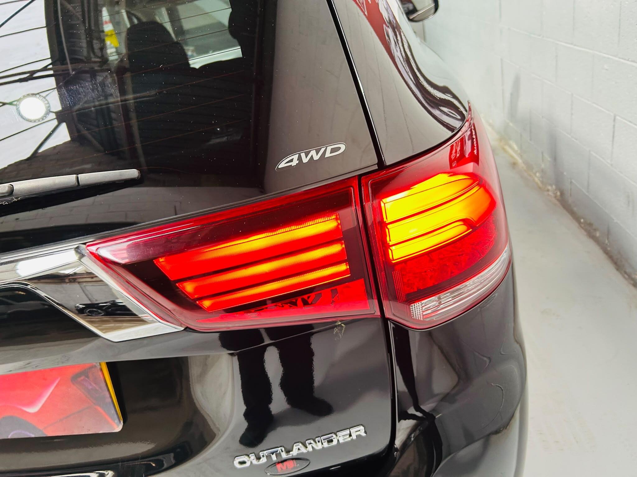 2018 MITSUBISHI OUTLANDER 2.2 DI-D 4 4WD Euro 6 (s/s) 5dr - vehicle photo 12 for sale on PureCar