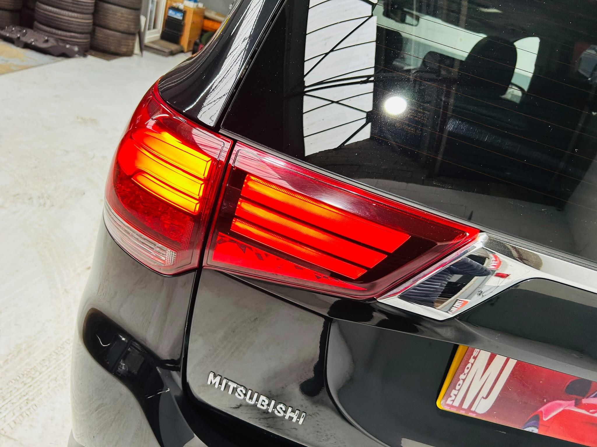 2018 MITSUBISHI OUTLANDER 2.2 DI-D 4 4WD Euro 6 (s/s) 5dr - vehicle photo 13 for sale on PureCar