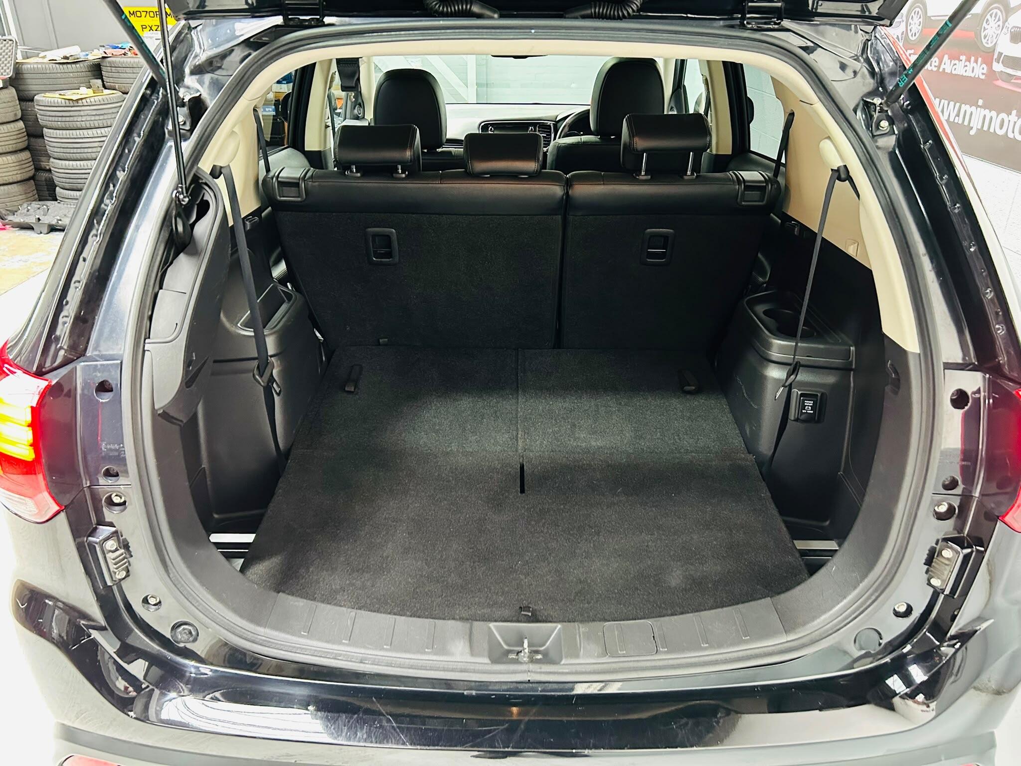 2018 MITSUBISHI OUTLANDER 2.2 DI-D 4 4WD Euro 6 (s/s) 5dr - vehicle photo 16 for sale on PureCar