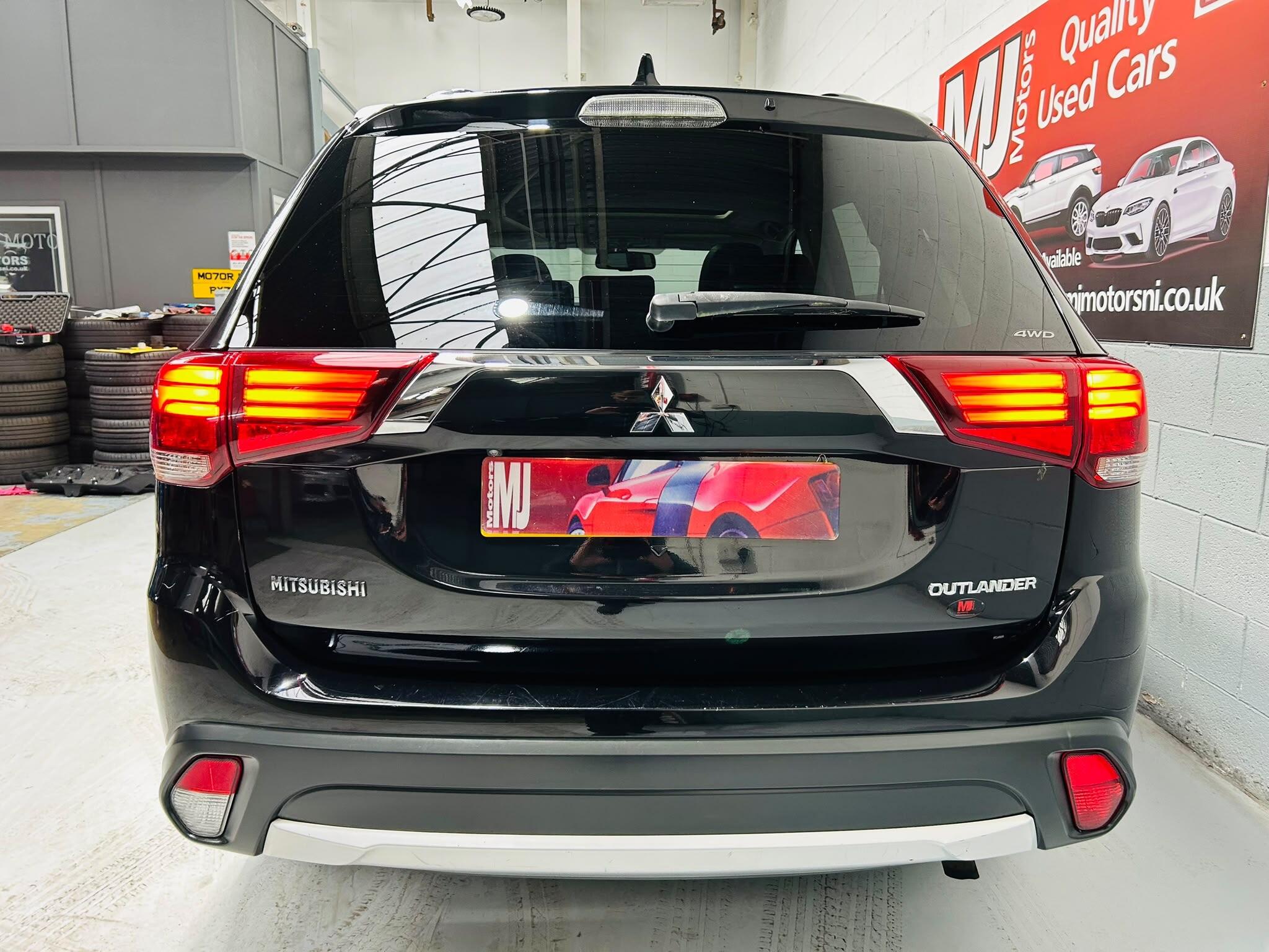 2018 MITSUBISHI OUTLANDER 2.2 DI-D 4 4WD Euro 6 (s/s) 5dr - vehicle photo 17 for sale on PureCar