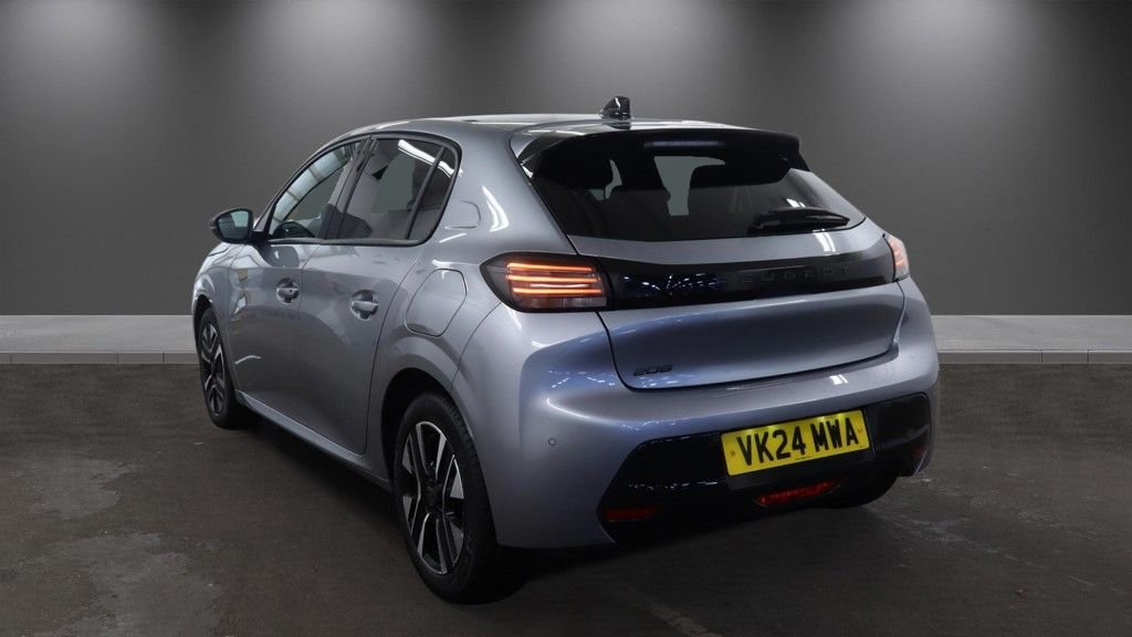 2024 Peugeot 208 — image 3