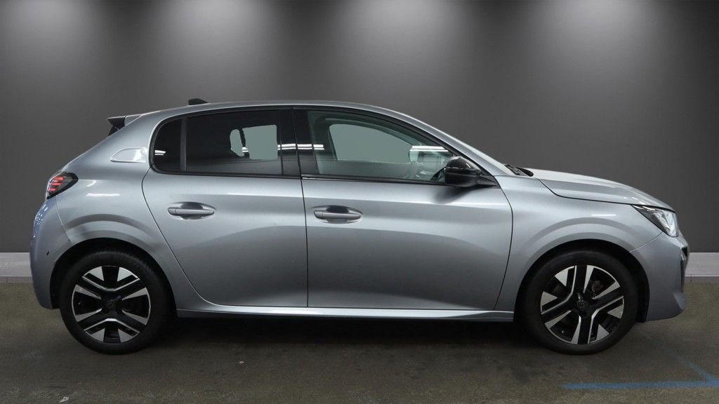 2024 Peugeot 208 — image 5