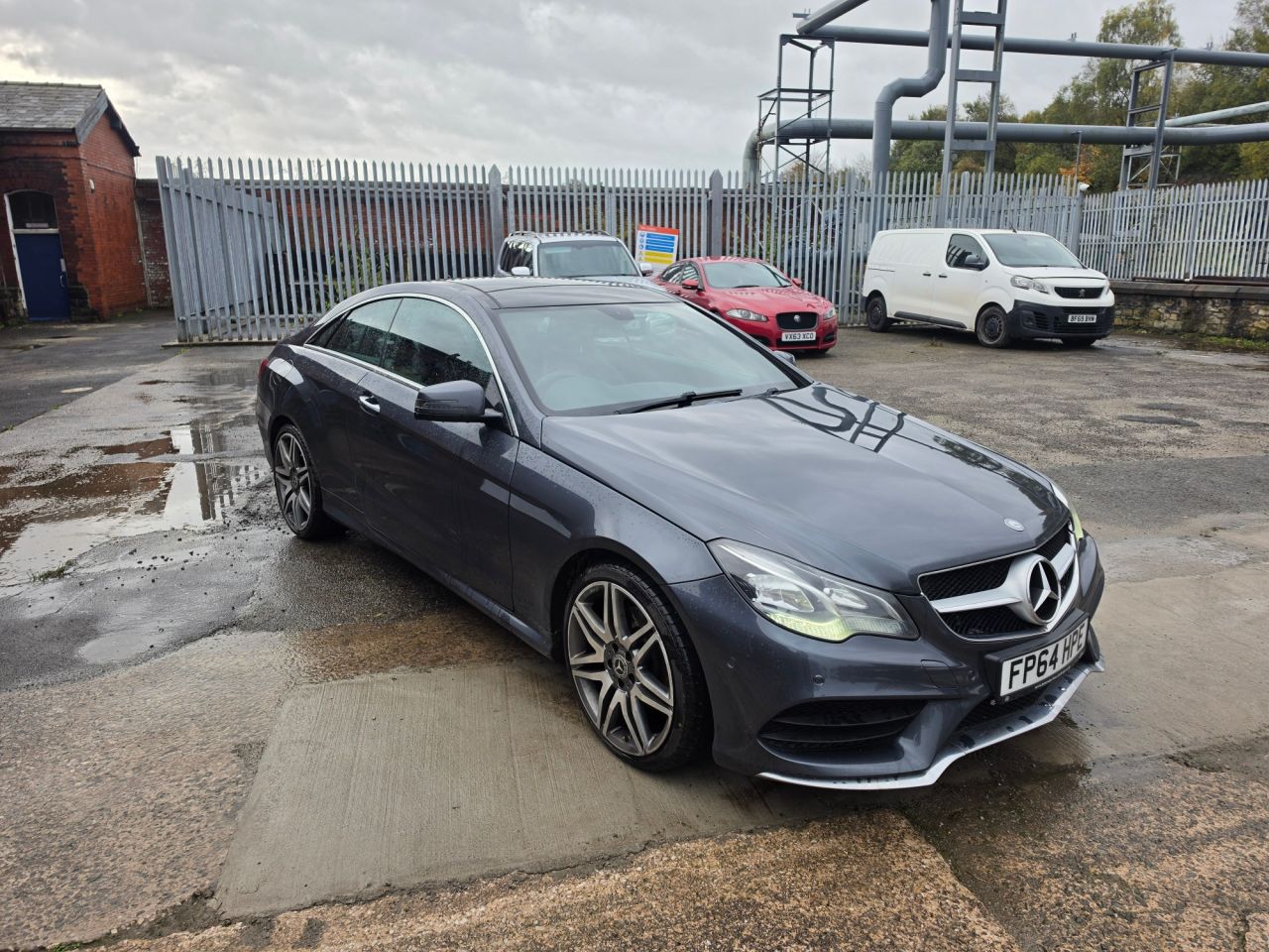 2014 Mercedes-Benz E-Class front three-quarter view