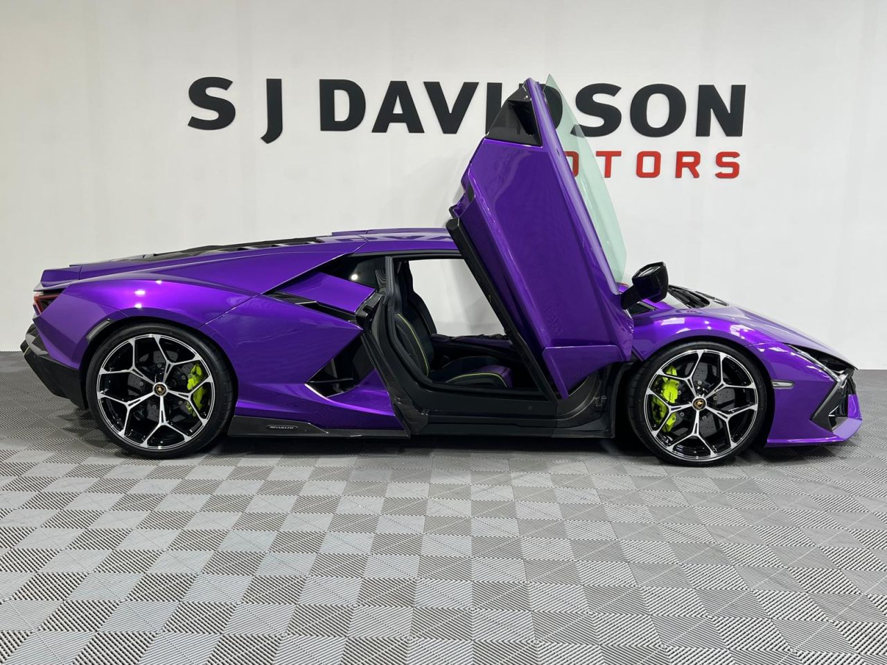 2024 LAMBORGHINI REVUELTO 6.5 V12 HPEV 3.8kWh Coupe 2dr Petrol Plug-in Hybrid AMT 4WD Euro 6 (1015 ps - vehicle photo 25 for sale on PureCar