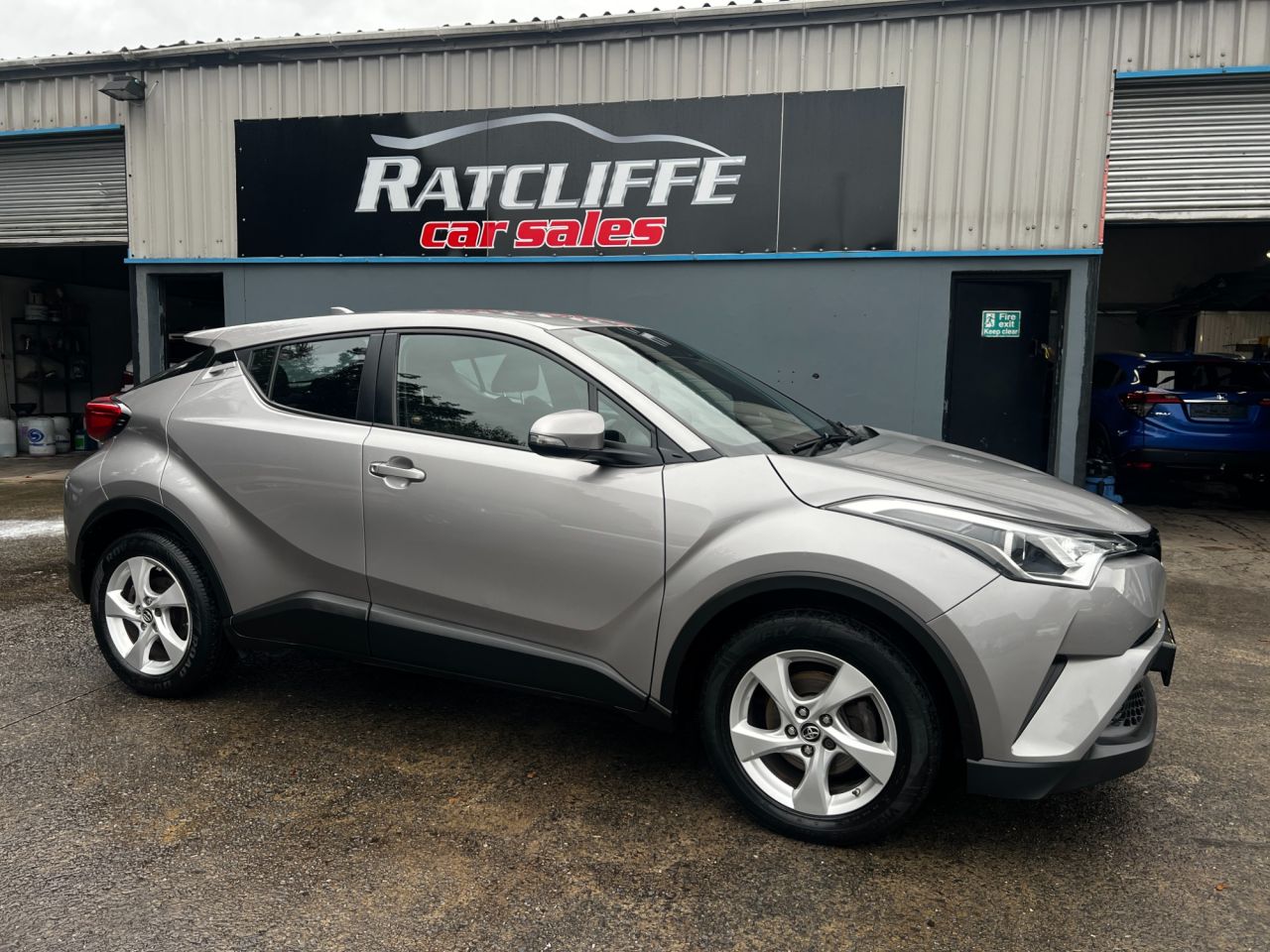 2017 TOYOTA C-HR 1.2 VVT-i Icon SUV 5dr Petrol Manual Euro 6 (s/s) (115 ps) - vehicle photo 7 for sale on PureCar