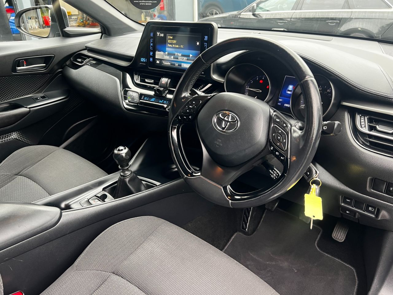 2017 TOYOTA C-HR 1.2 VVT-i Icon SUV 5dr Petrol Manual Euro 6 (s/s) (115 ps) - vehicle photo 8 for sale on PureCar