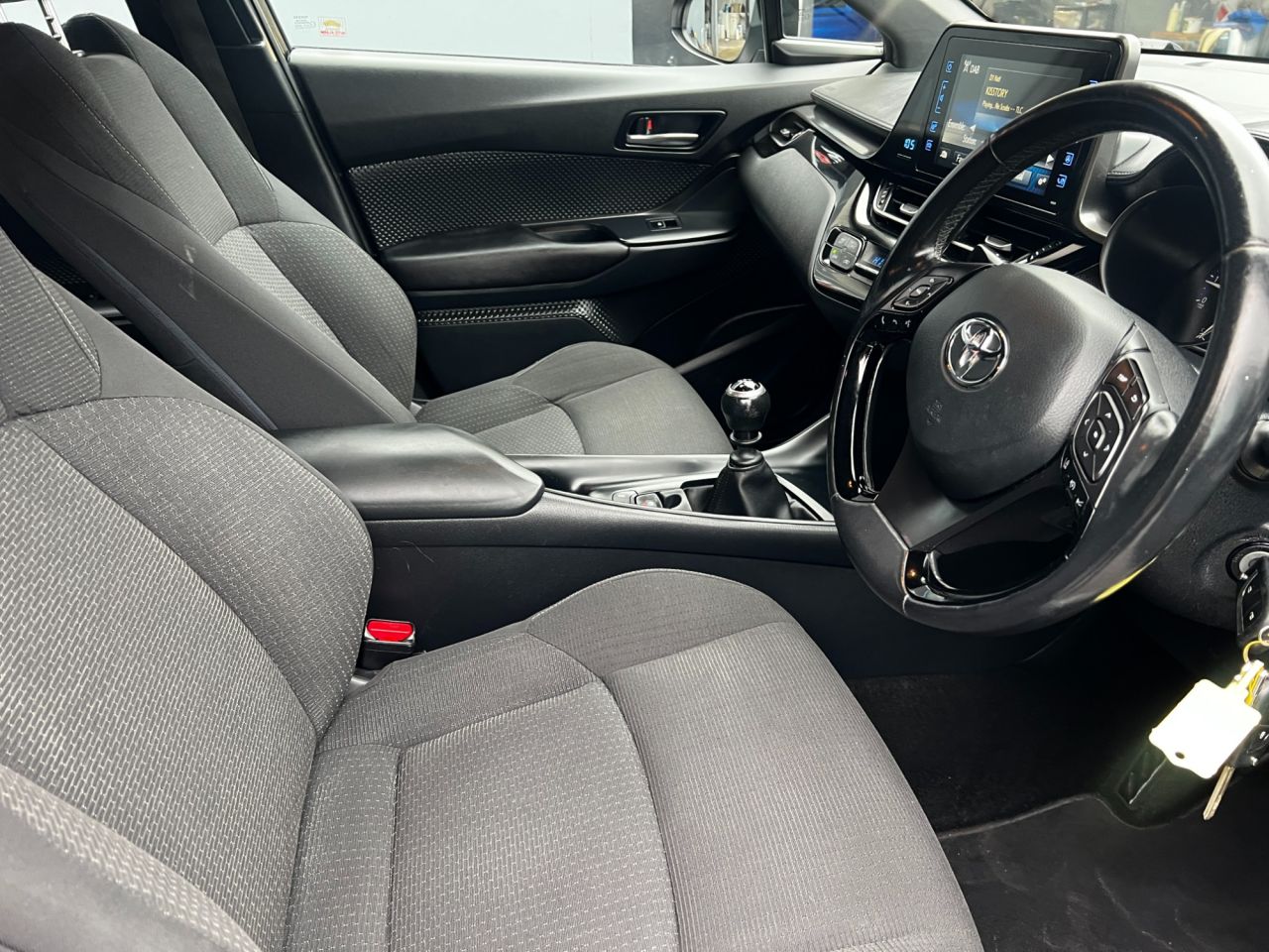2017 TOYOTA C-HR 1.2 VVT-i Icon SUV 5dr Petrol Manual Euro 6 (s/s) (115 ps) - vehicle photo 9 for sale on PureCar