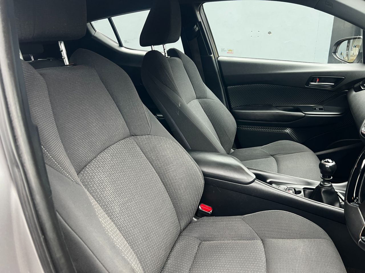 2017 TOYOTA C-HR 1.2 VVT-i Icon SUV 5dr Petrol Manual Euro 6 (s/s) (115 ps) - vehicle photo 10 for sale on PureCar