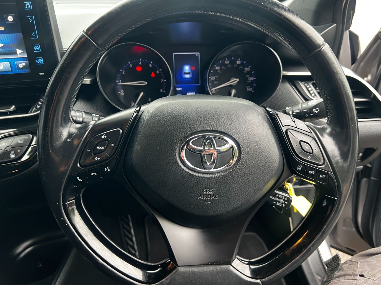 2017 TOYOTA C-HR 1.2 VVT-i Icon SUV 5dr Petrol Manual Euro 6 (s/s) (115 ps) - vehicle photo 13 for sale on PureCar