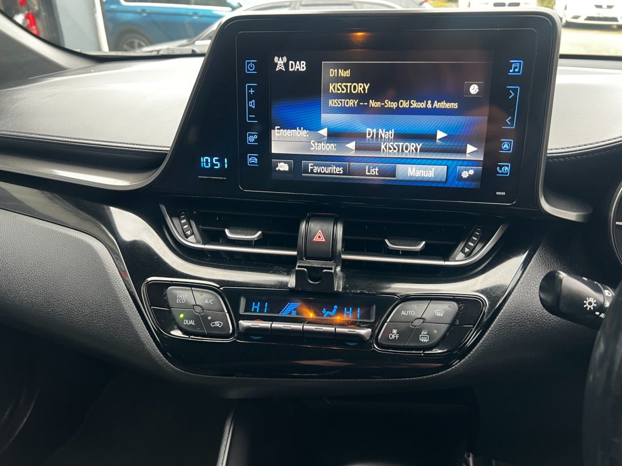 2017 TOYOTA C-HR 1.2 VVT-i Icon SUV 5dr Petrol Manual Euro 6 (s/s) (115 ps) - vehicle photo 14 for sale on PureCar