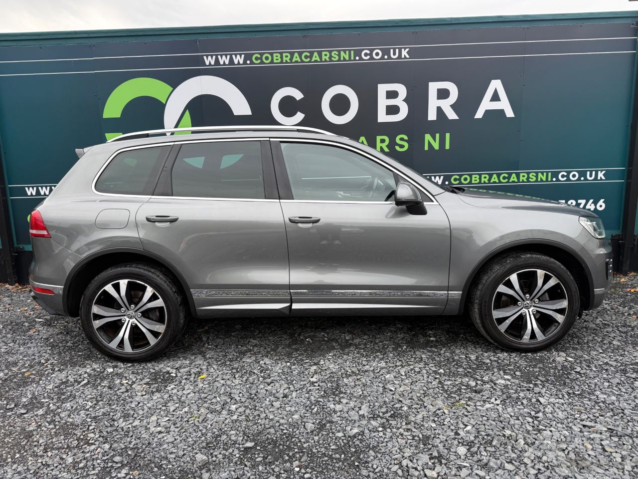 2016 VOLKSWAGEN TOUAREG 3.0 TDI V6 BlueMotion Tech R-Line SUV 5dr Diesel Tiptronic 4WD Euro 6 (s/s) - vehicle photo 2 for sale on PureCar