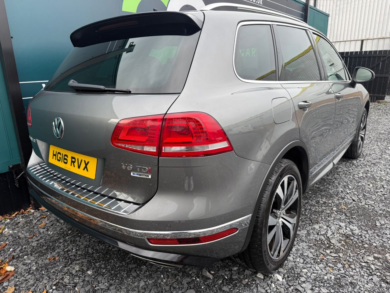 2016 VOLKSWAGEN TOUAREG 3.0 TDI V6 BlueMotion Tech R-Line SUV 5dr Diesel Tiptronic 4WD Euro 6 (s/s) - vehicle photo 4 for sale on PureCar