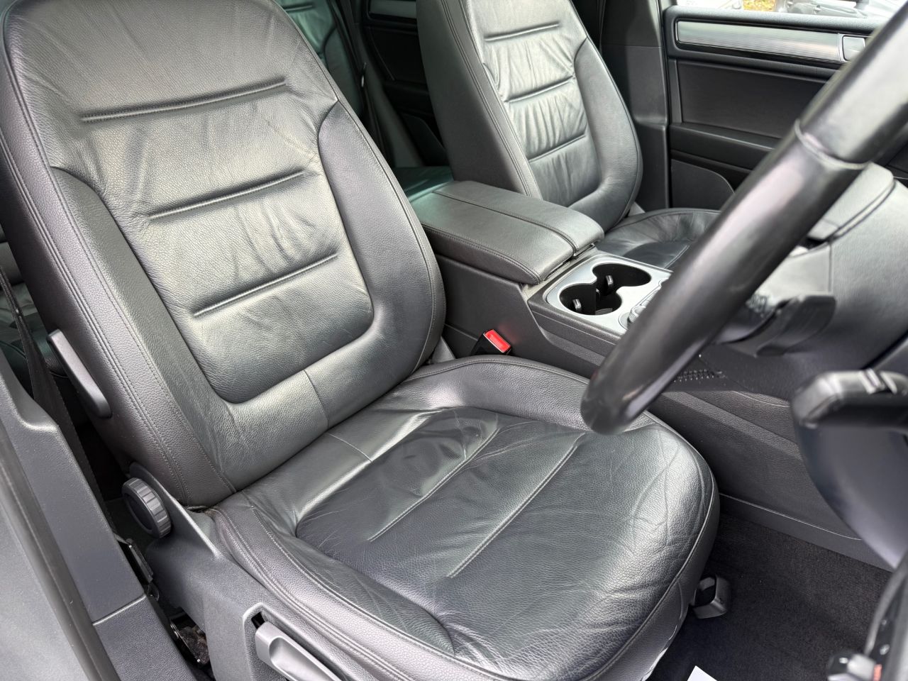 2016 VOLKSWAGEN TOUAREG 3.0 TDI V6 BlueMotion Tech R-Line SUV 5dr Diesel Tiptronic 4WD Euro 6 (s/s) - vehicle photo 9 for sale on PureCar