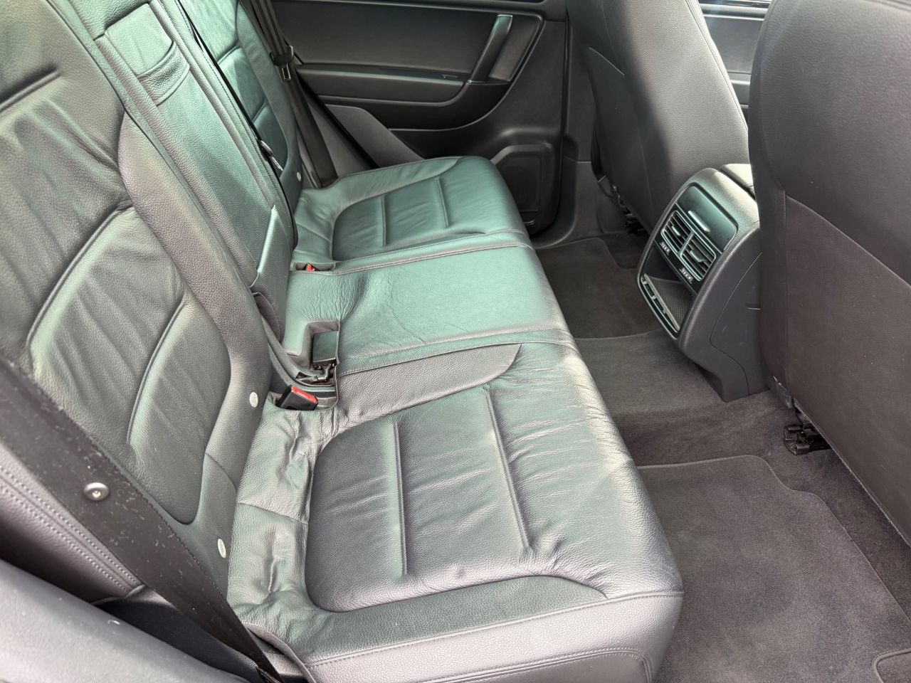 2016 VOLKSWAGEN TOUAREG 3.0 TDI V6 BlueMotion Tech R-Line SUV 5dr Diesel Tiptronic 4WD Euro 6 (s/s) - vehicle photo 18 for sale on PureCar