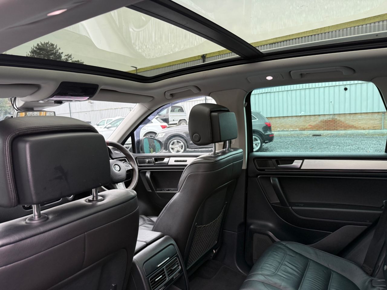 2014 VOLKSWAGEN TOUAREG 3.0 TDI V6 BlueMotion Tech R-Line SUV 5dr Diesel Tiptronic 4WD Euro 5 (s/s) - vehicle photo 24 for sale on PureCar