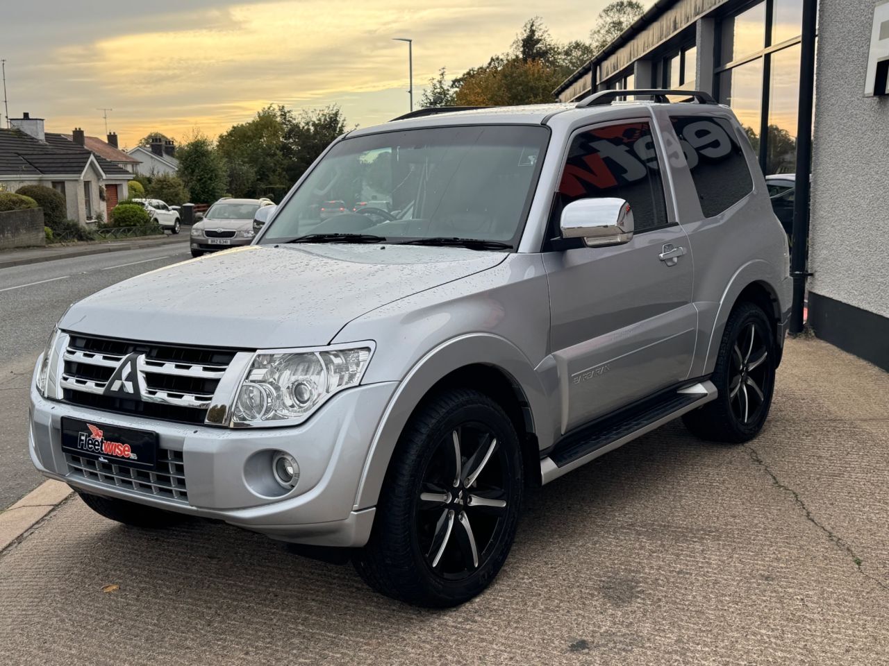 2015 MITSUBISHI SHOGUN 3.2 DI-DC Barbarian SUV 3dr Diesel Auto 4WD Euro 5 SWB (197 ps) - vehicle photo 3 for sale on PureCar