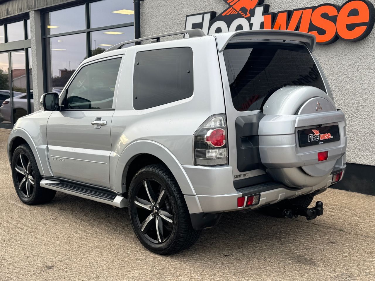 2015 MITSUBISHI SHOGUN 3.2 DI-DC Barbarian SUV 3dr Diesel Auto 4WD Euro 5 SWB (197 ps) - vehicle photo 6 for sale on PureCar