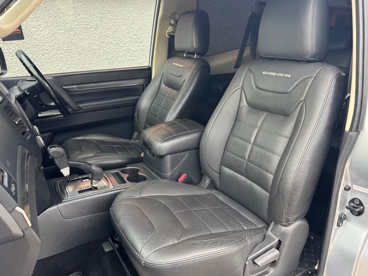 2015 MITSUBISHI SHOGUN 3.2 DI-DC Barbarian SUV 3dr Diesel Auto 4WD Euro 5 SWB (197 ps) - vehicle photo 10 for sale on PureCar