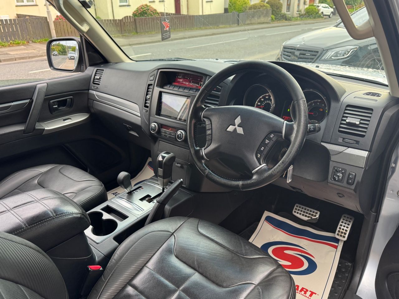 2015 MITSUBISHI SHOGUN 3.2 DI-DC Barbarian SUV 3dr Diesel Auto 4WD Euro 5 SWB (197 ps) - vehicle photo 11 for sale on PureCar