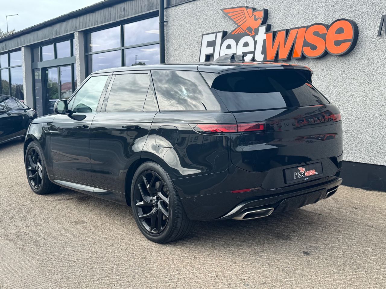 2023 LAND ROVER RANGE ROVER SPORT 3.0 P440e 38.2kWh Dynamic SE SUV 5dr Petrol Plug-in Hybrid Auto 4WD Euro 6 - vehicle photo 6 for sale on PureCar