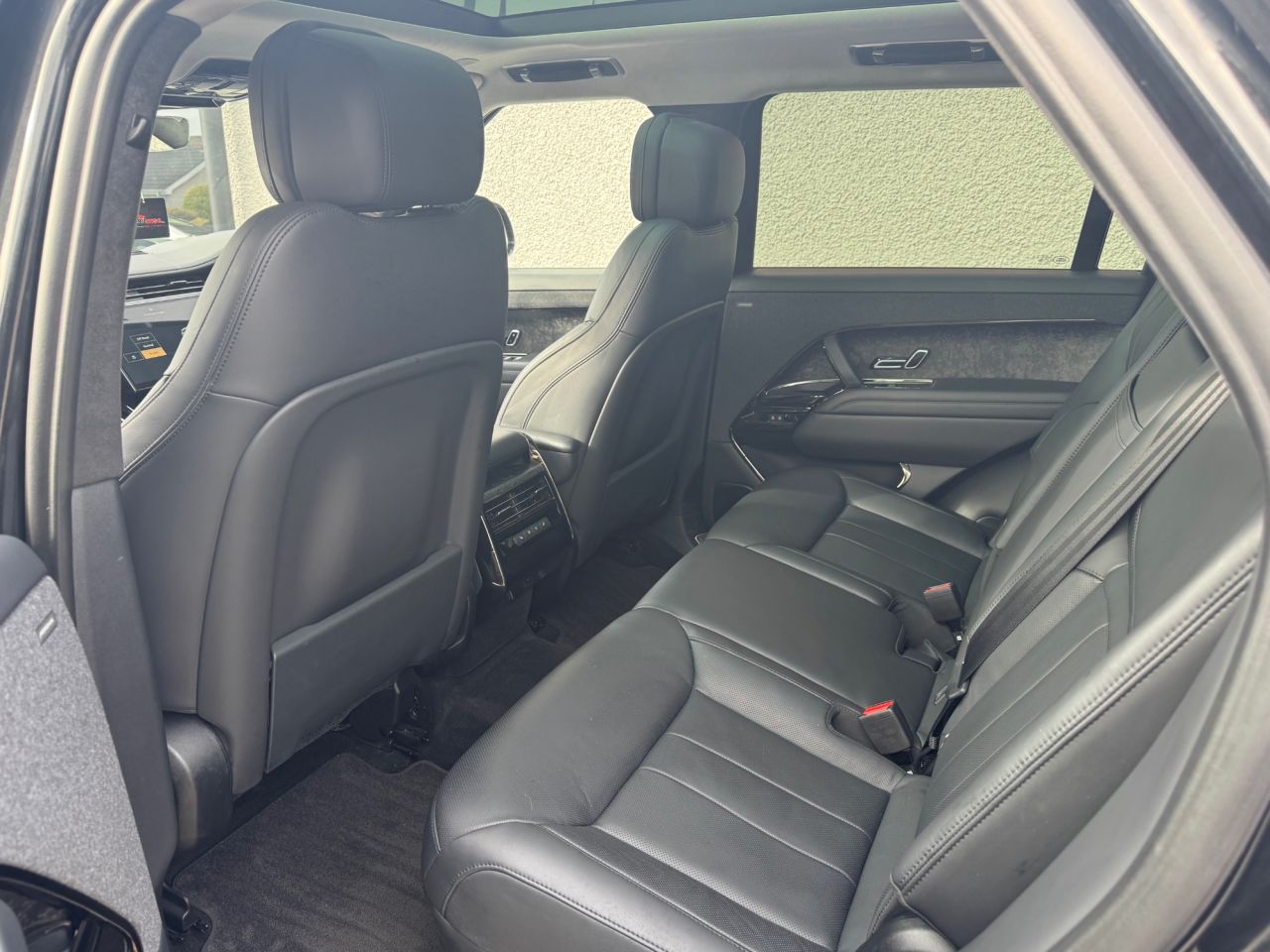 2023 LAND ROVER RANGE ROVER SPORT 3.0 P440e 38.2kWh Dynamic SE SUV 5dr Petrol Plug-in Hybrid Auto 4WD Euro 6 - vehicle photo 10 for sale on PureCar