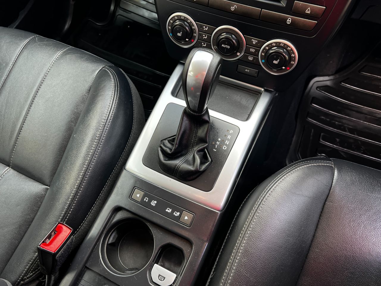 2014 LAND ROVER FREELANDER 2.2 TD4 GS SUV 5dr Diesel CommandShift 4WD Euro 5 (150 ps) - vehicle photo 9 for sale on PureCar