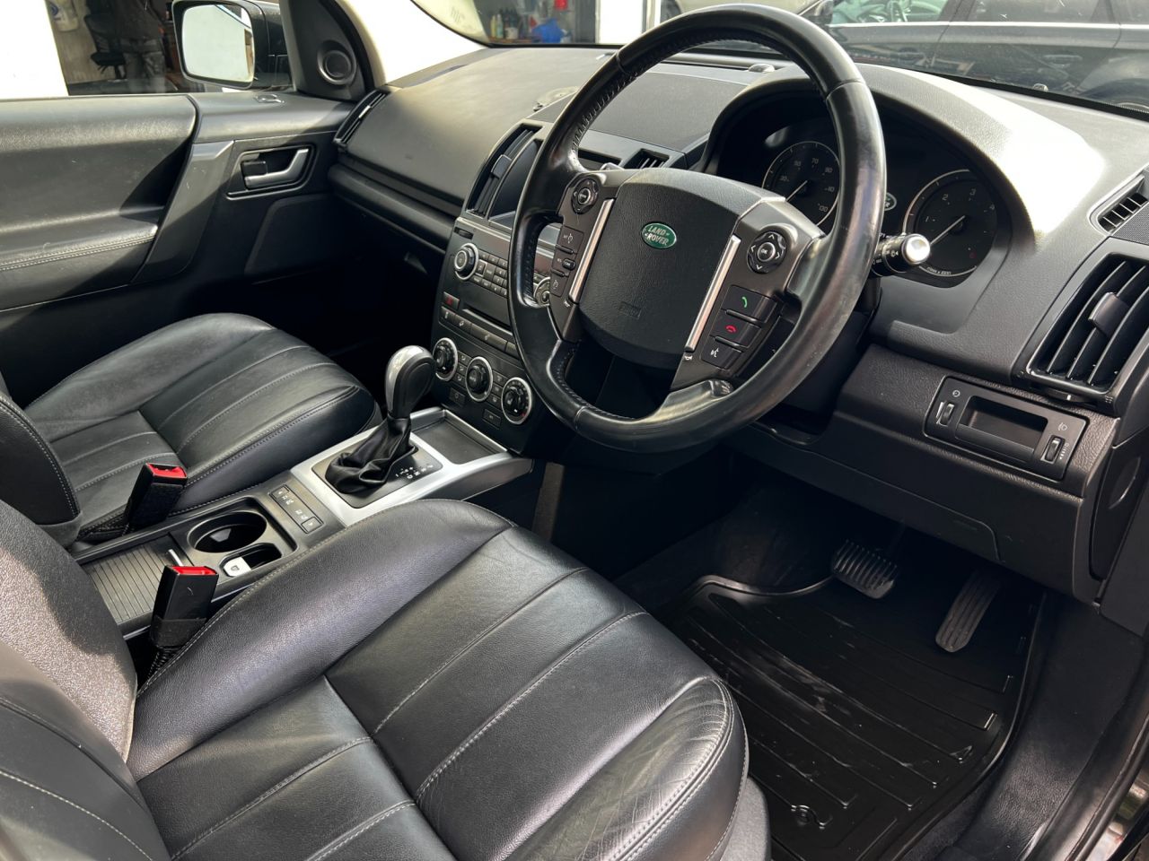 2014 LAND ROVER FREELANDER 2.2 TD4 GS SUV 5dr Diesel CommandShift 4WD Euro 5 (150 ps) - vehicle photo 12 for sale on PureCar