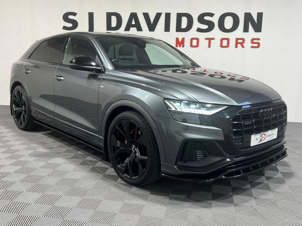 AUDI Q8 2020