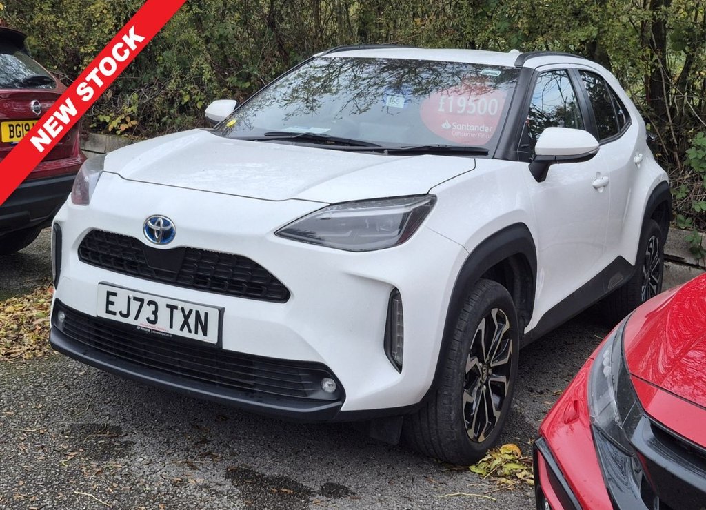 White 2024 Toyota Yaris Cross Estate Front-wheel drive Automatic