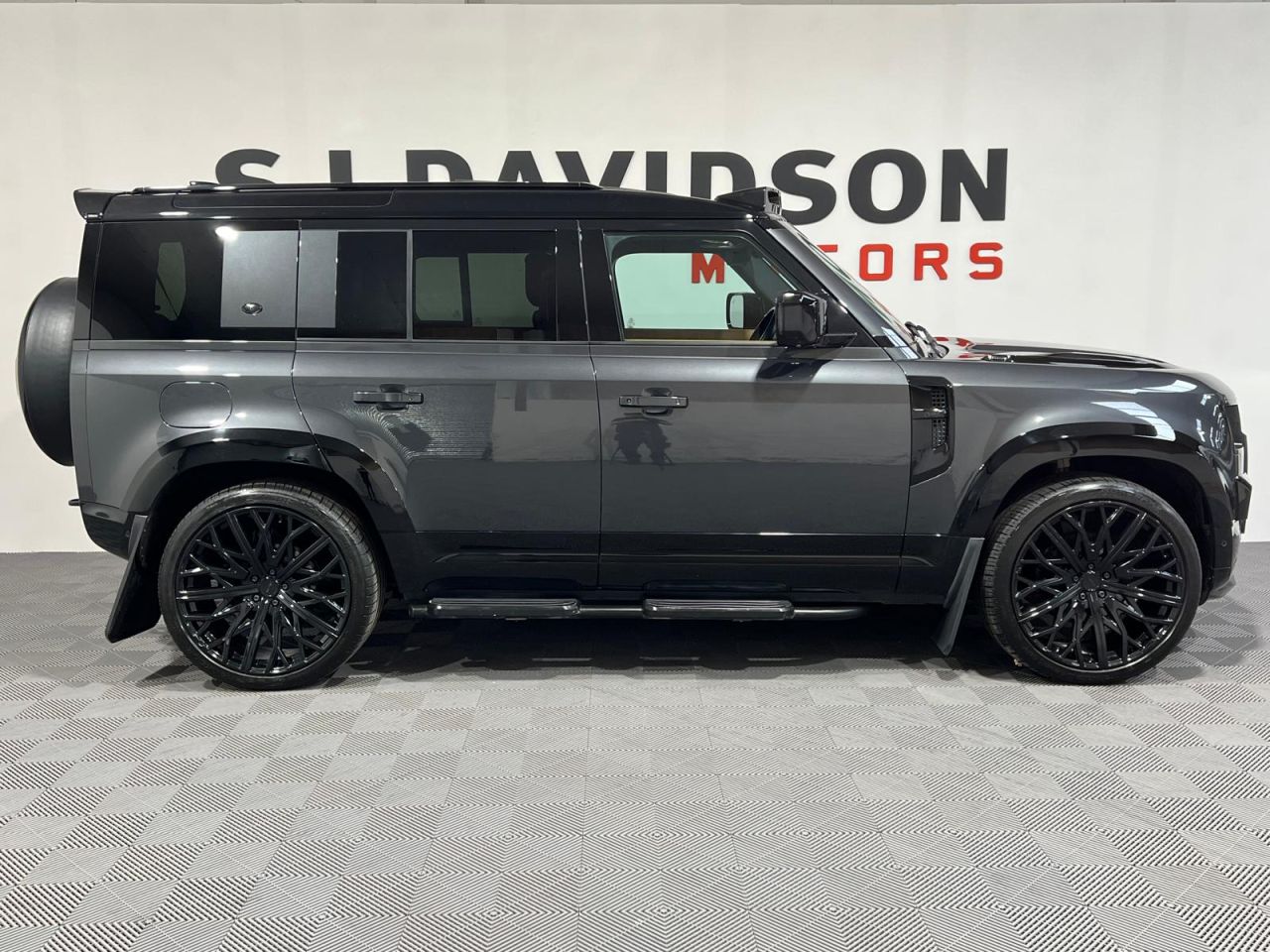 2023 LAND ROVER DEFENDER 110 3.0 D250 MHEV X-Dynamic HSE SUV 5dr Diesel Auto 4WD Euro 6 (s/s) (250 ps) 7 - vehicle photo 2 for sale on PureCar