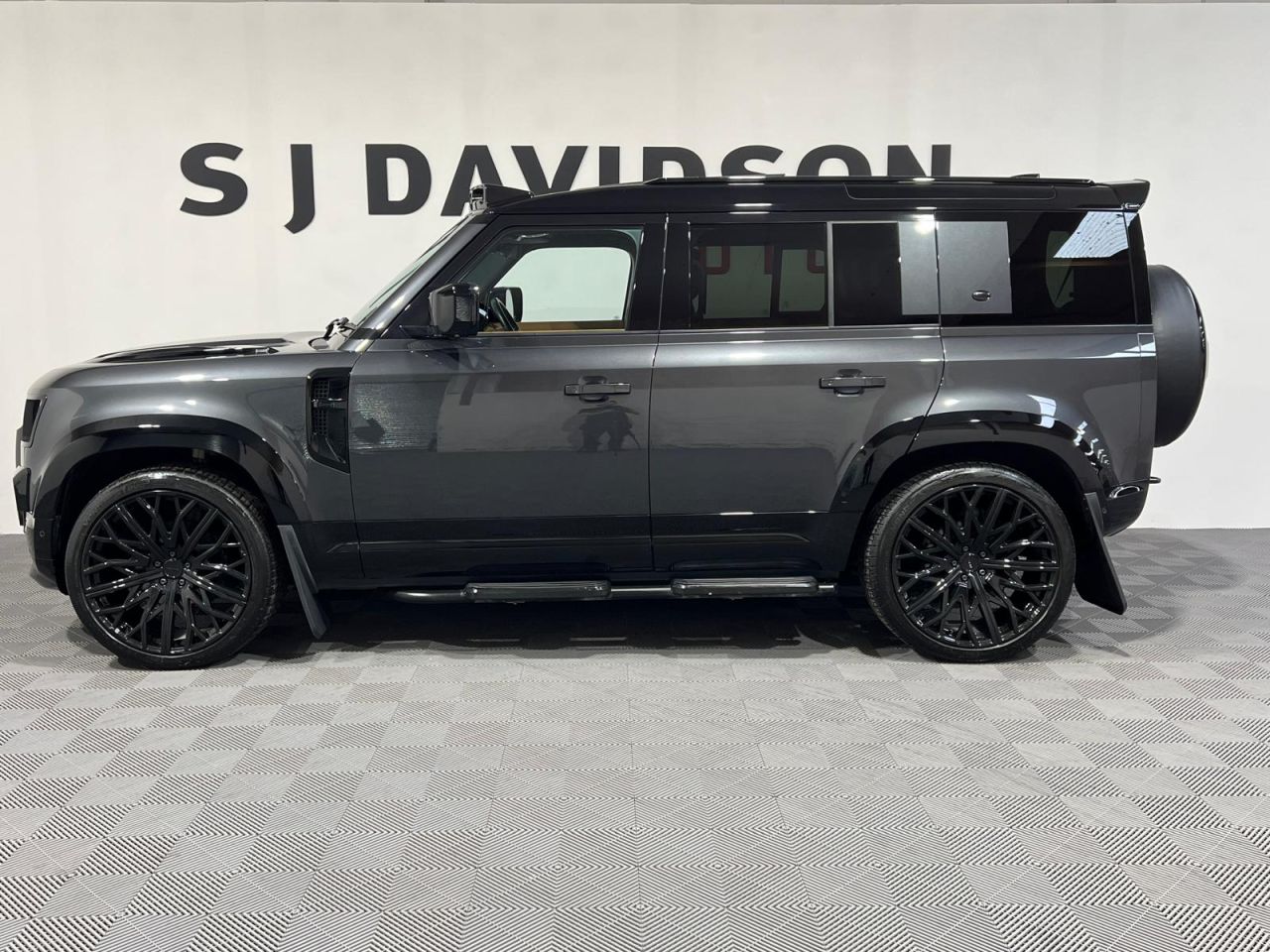 2023 LAND ROVER DEFENDER 110 3.0 D250 MHEV X-Dynamic HSE SUV 5dr Diesel Auto 4WD Euro 6 (s/s) (250 ps) 7 - vehicle photo 7 for sale on PureCar